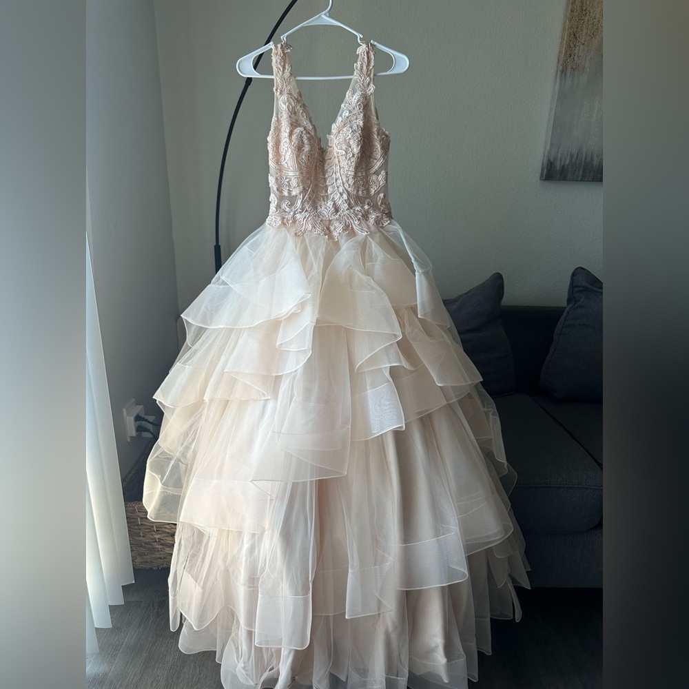 Prom Dress. Size 4. From Camille. Only wear it for my prom pictures.